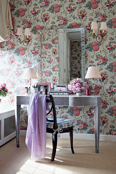 A lady’s dressing room calls for a feminine hydrangea and rose chintz by Clarence House. Photo by Christopher Baker