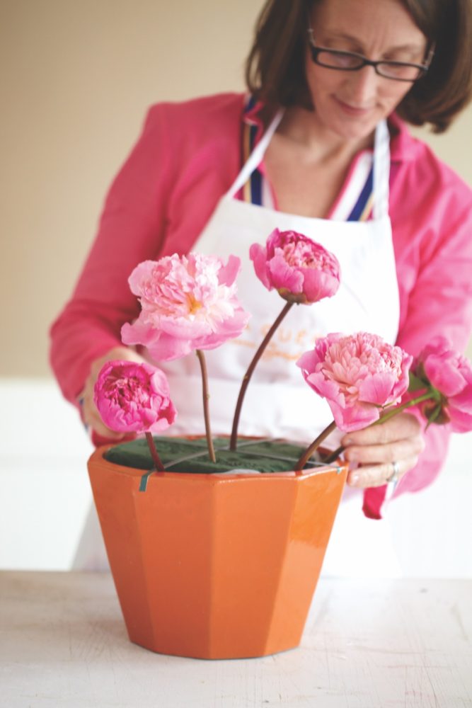 Tara Guérard pink flower arrangement