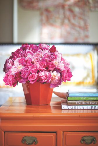 Tara Guérard pink flower arrangement