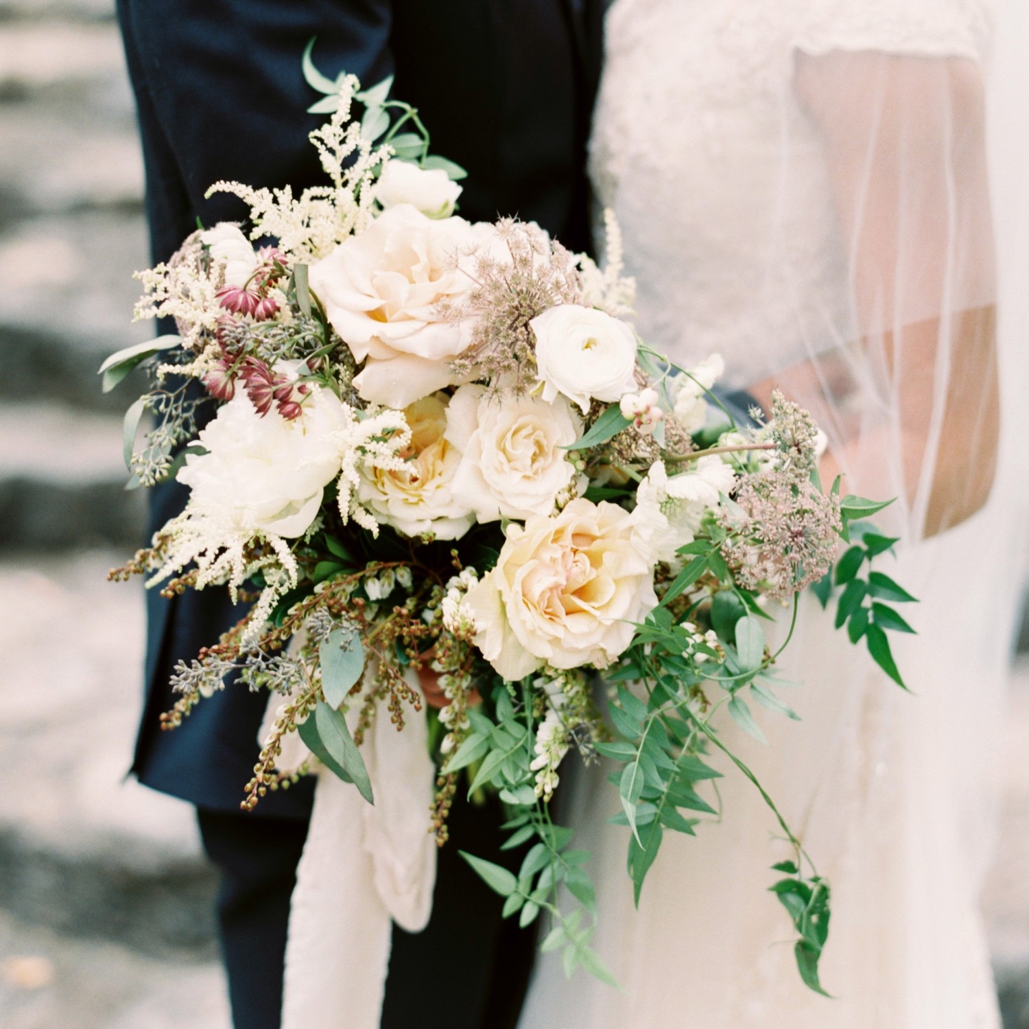 Catch These Bridal Bouquets - Bride's Bouquet Ideas - Flower Magazine