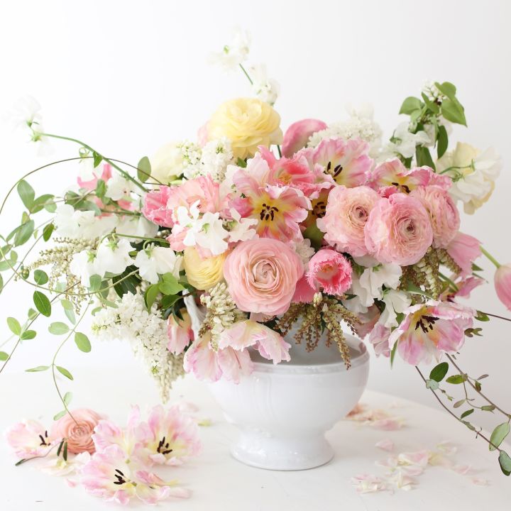 Dozens of Gorgeous Pink Flower Arrangements - Flower Magazine