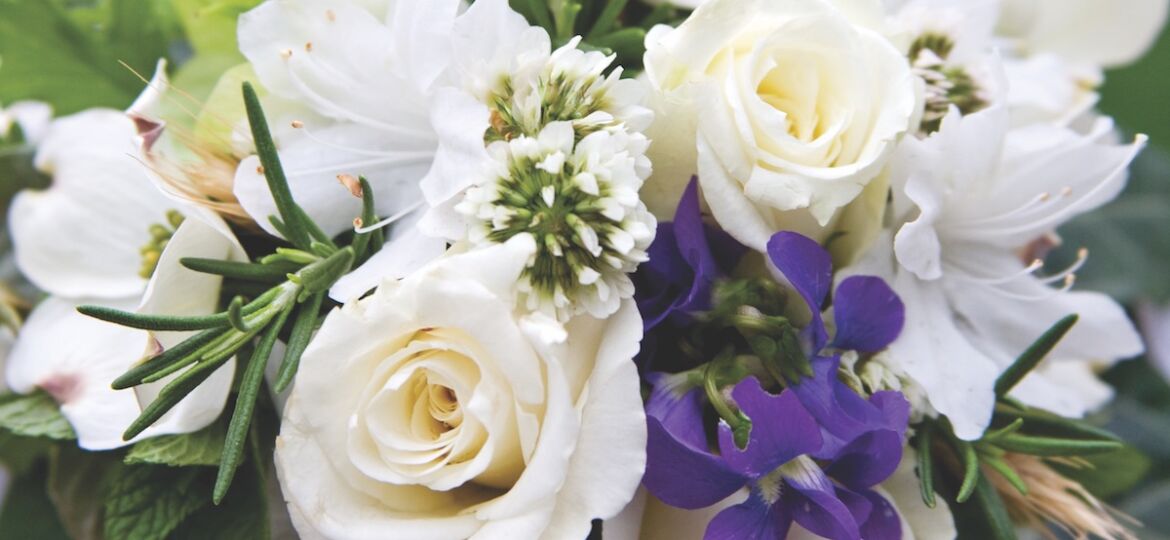 white tussie mussie, wedding flowers