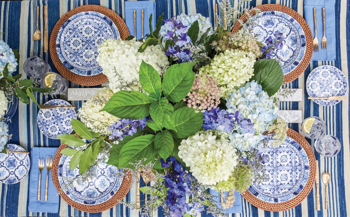 Centerpieces with Dried Hydrangeas and Hypercium