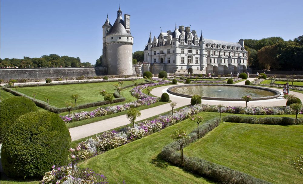 The gardens at Chateau de Chenonceau feature a large round pool at the center