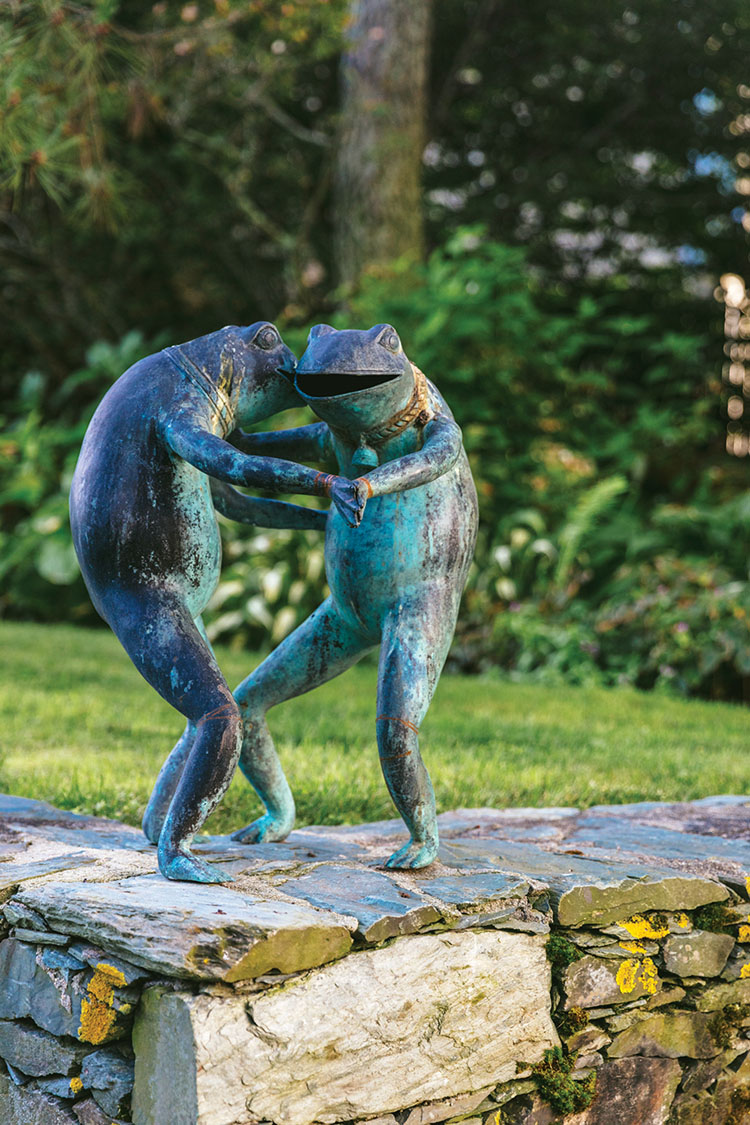 dancing frogs outdoor sculpture