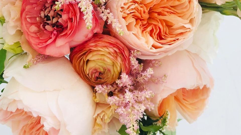 bouquet of peach and pink, in tones ranges from light to dark