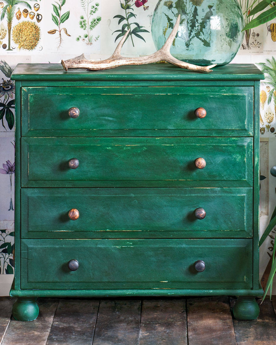 a closer look a the distressed green chalk paint finish of this Annie Sloan DIY project