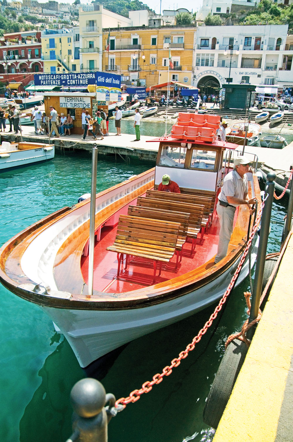 G3T1FG An old-fashioned boat for taking tourists to the blue grotto in the harbour on the Isle of Capri in the Bay of Naples, Italy