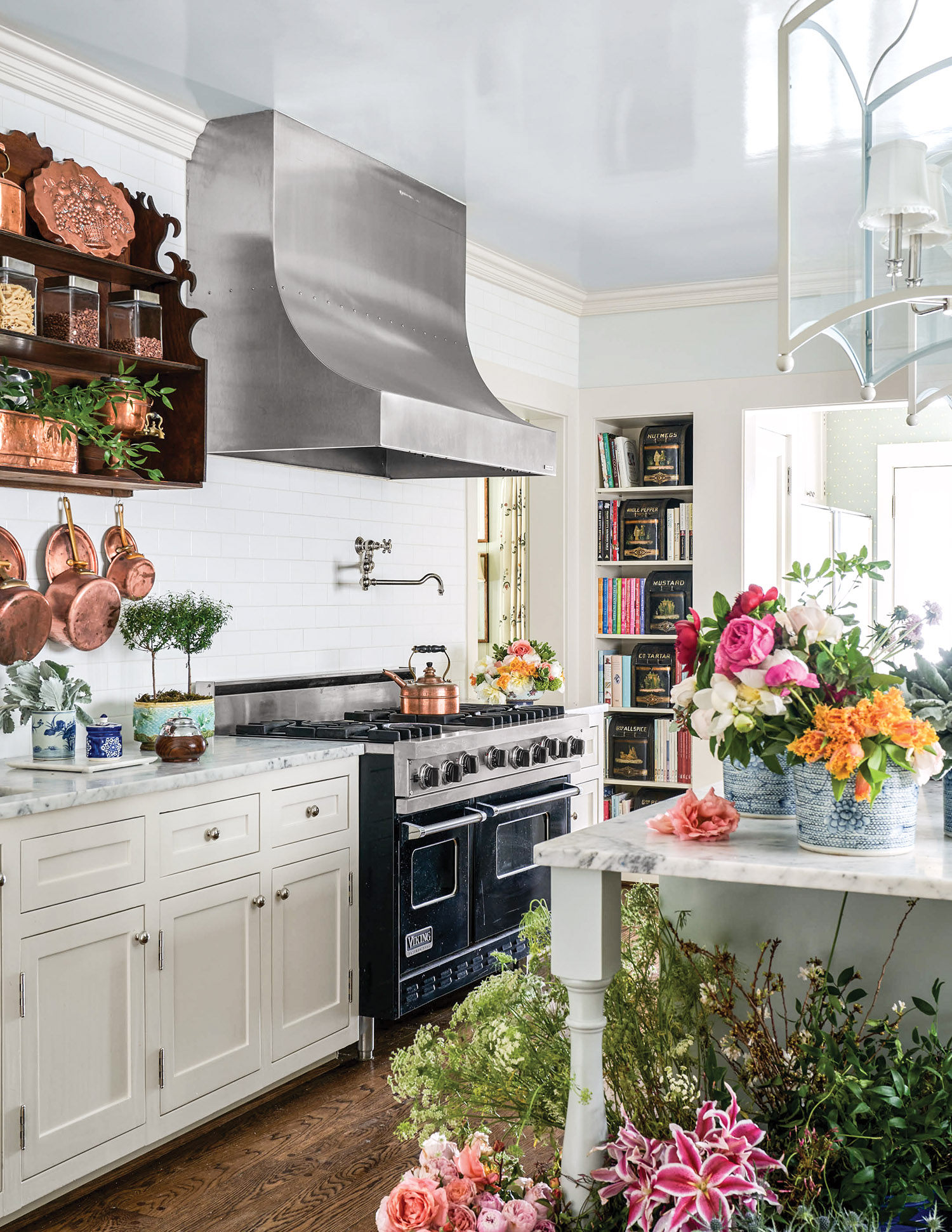 Kitchen filled with flowers