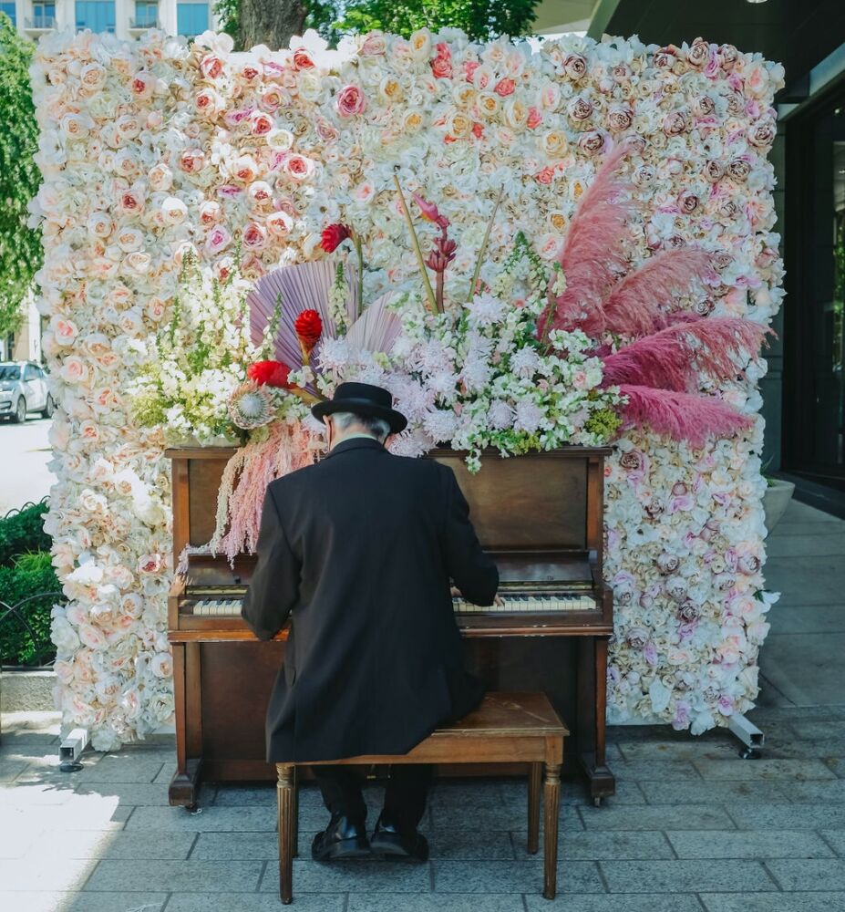 piano floral installation