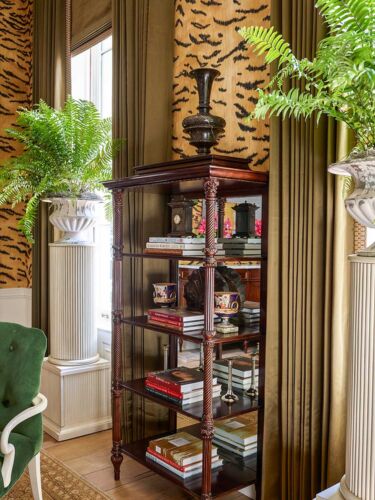 Shelf flanked by fern-topped columns in Alexa Hampton designed dining room.