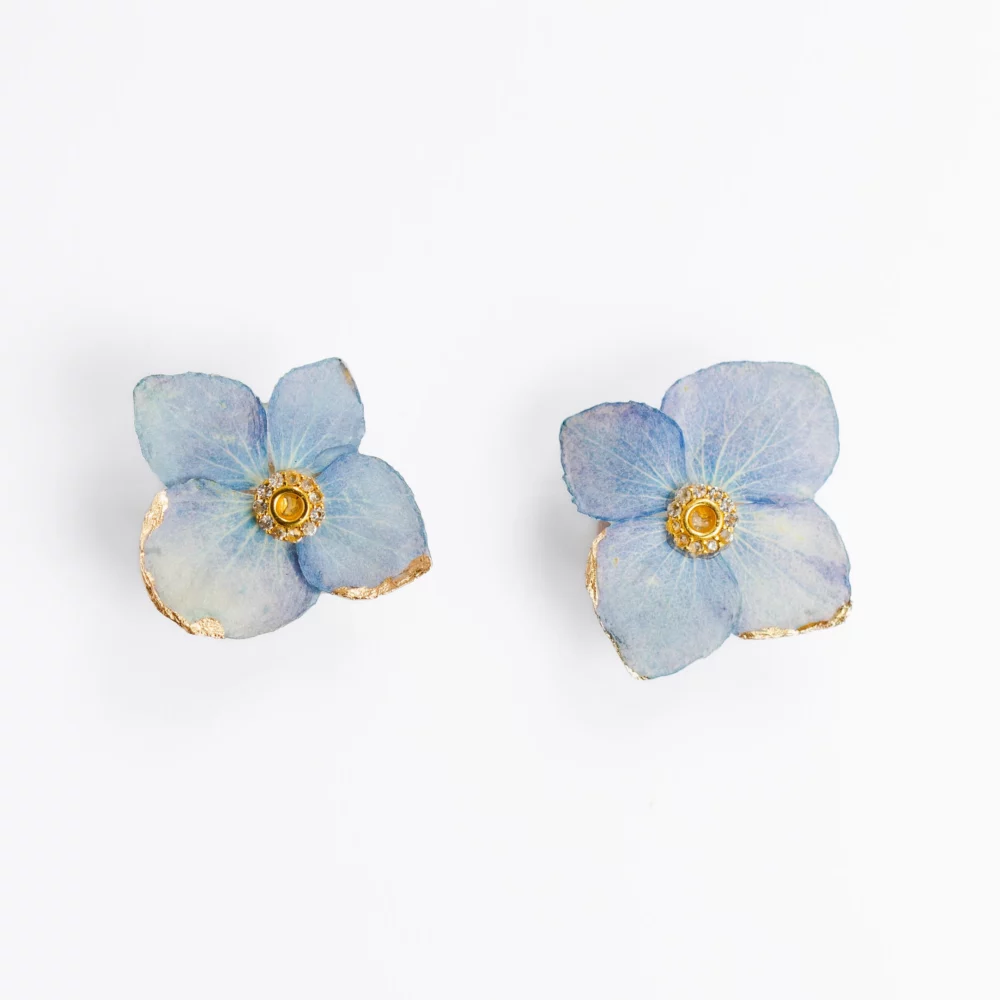 Blue hydrangea blooms are made into gold centered earrings.