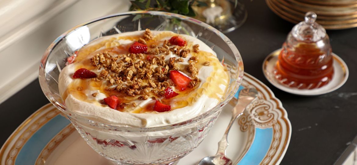 Creamy cranachan with strawberries and oats.
