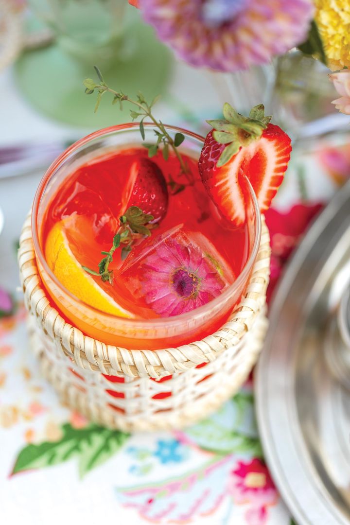 Strawberry-Thyme Lemonade Cocktail