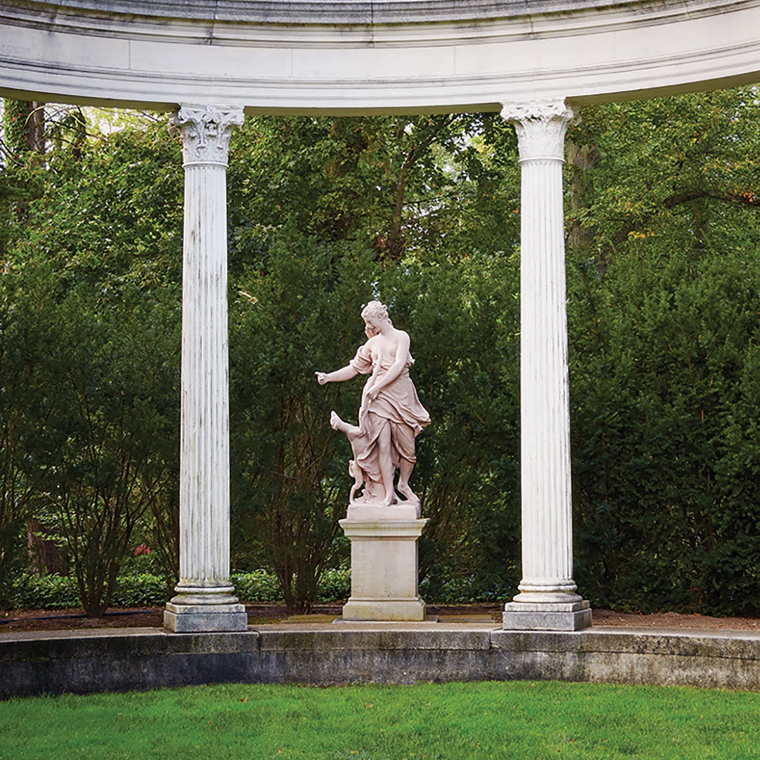 Diana the Huntress statue, Old Westbury Gardens