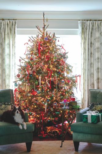 A Christmas tree decorated with reds and pinks.